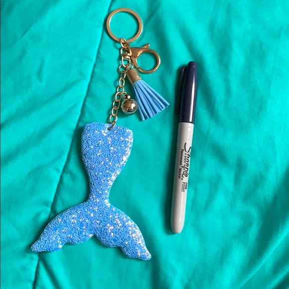 Mermaid tail keychain - Picture 2 of 2